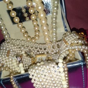 My grandma's blue jewelry box full of perals $23👀